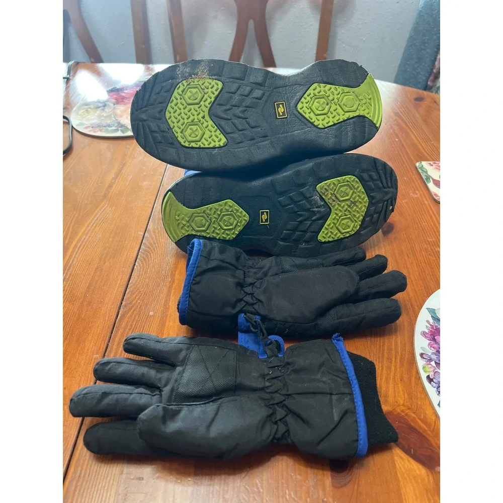 Royal Blue Puffer Snow Boots‎ 5 and Insulated Winter Gloves 8/10 Set Kids